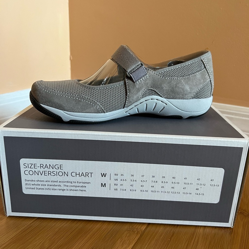 NWB, Dansko shoe, Hennie Suede Grey ! 5.5-6 (36)